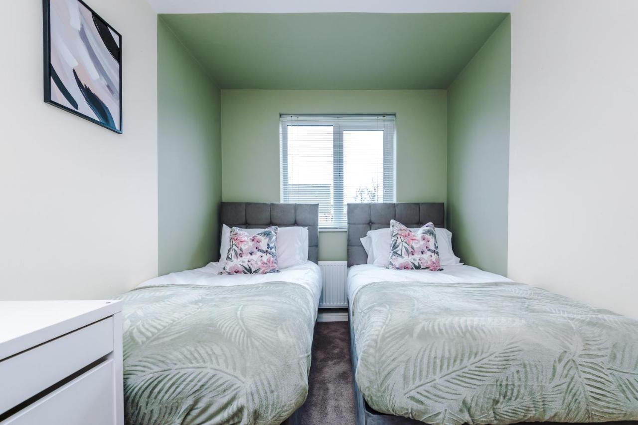 Chic 2 Bed House With Garden & Free Parking Villa Manchester Exterior photo