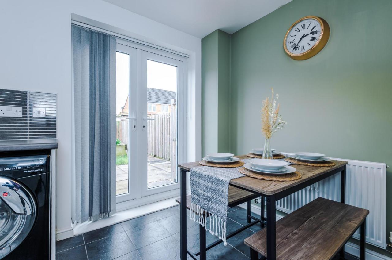 Chic 2 Bed House With Garden & Free Parking Villa Manchester Exterior photo
