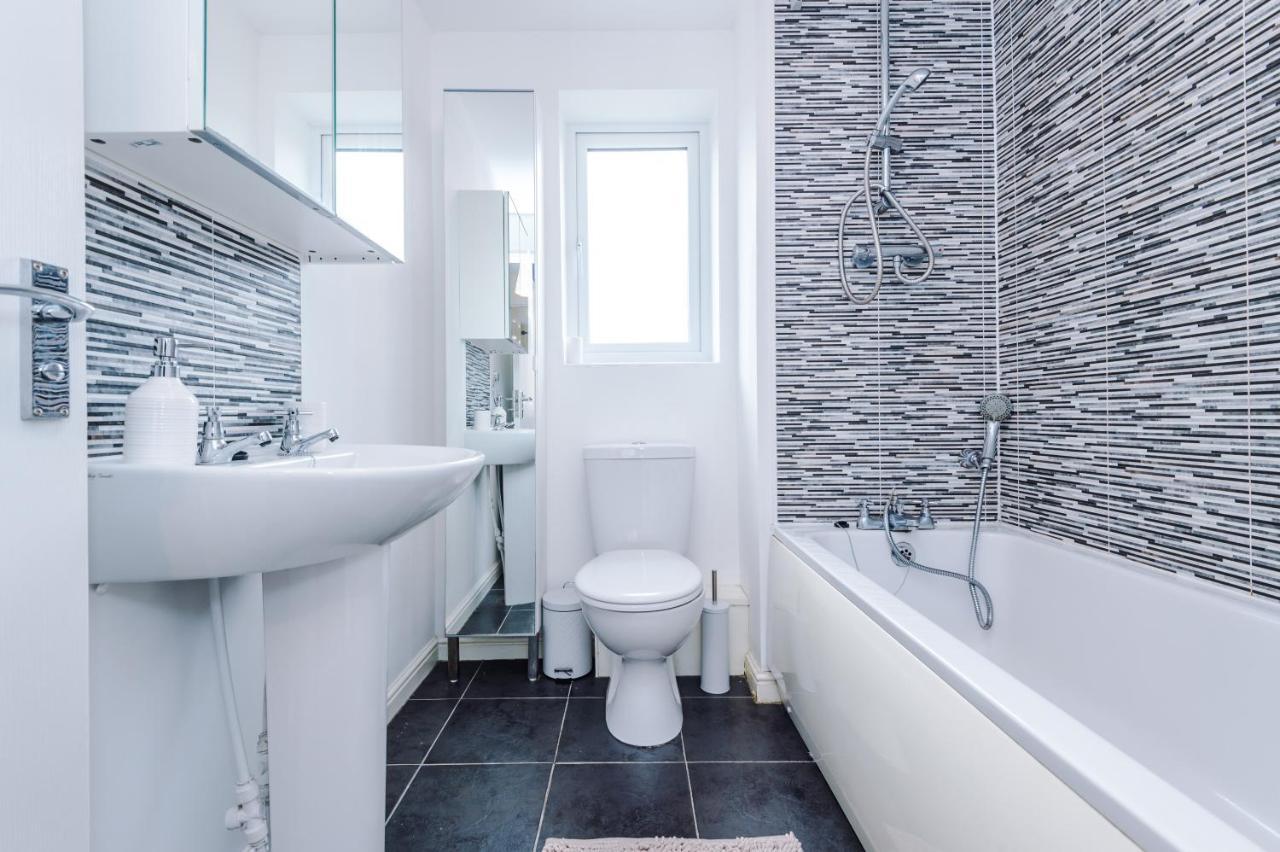 Chic 2 Bed House With Garden & Free Parking Villa Manchester Exterior photo